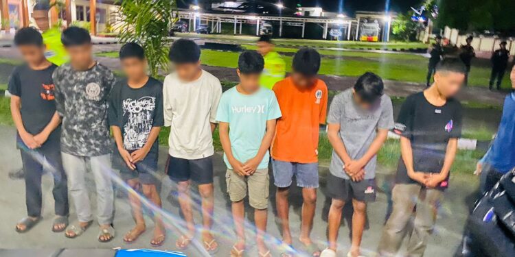 Foto Istimewa: (Delapan Remaja Pengguna Lem Aibon yang Ringkus Polres Halmahera Selatan)