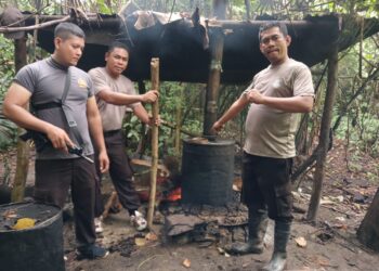 Polsek Pulau Bacan Bongkar Tempat Penyulingan Minuman Keras di Desa Marabose