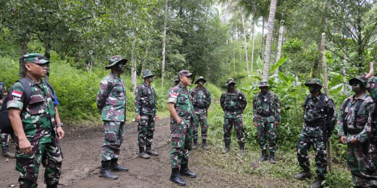 Foto: Kasrem 152/Baabullah Tinjau Pelatihan Taktis Tingkat Tim di Puncak gunung Ibu