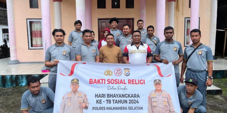 Foto Istimewa: Personil Polres Halsel Gelar Bakti sosial di Tempat Ibadah dan TPU kota Labuha