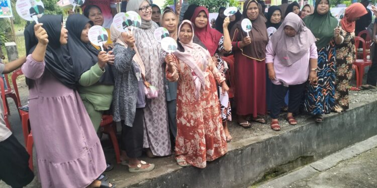Foto Istimewa: Balon Bupati Hj Eka Dahlini Usman Dengan Masyarakat