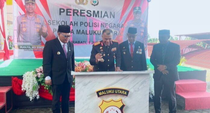 Foto Istimewa: Kapolda Maluku Utara Irjen Pol Midi Siswoko Didampingi PJ Gubernur Samsudin Kadir dan Walikota Tidore, Cpt Ali Ibrahim