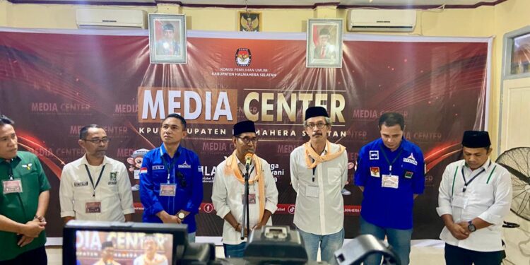 Foto Istimewa: Pasangan Calon Bupati dan wakil Bupati Jasri-Muhlis Didampingi Ketua-Ketua Partai Politik Saat Konfres di KPU