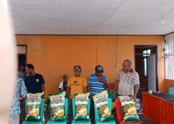 Kades Talimau Bagi-Bagi Beras di Minggu Tenang Pencoblosan