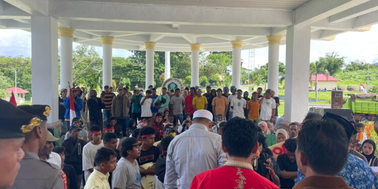 Foto Aksi di Kantor DPRD Halmahera Selatan