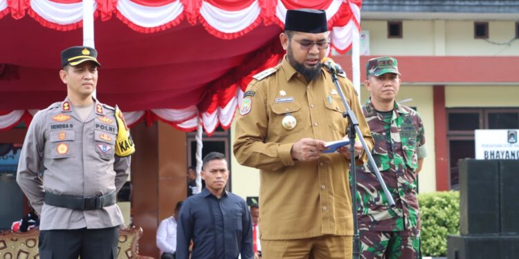 Bupati Halsel Terpilih Pimpin Upacara