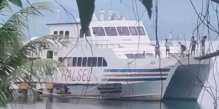 Kapal Halsel Express (Istimewa)