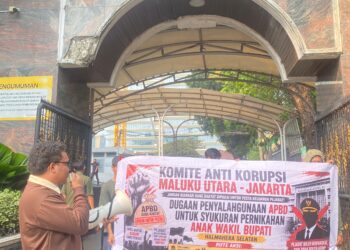 (Aksi Komite Anti Korupsi Maluku Utara-Jakarta di Gedung Kejagung RI)