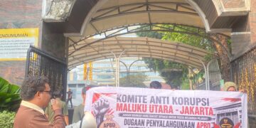 (Aksi Komite Anti Korupsi Maluku Utara-Jakarta di Gedung Kejagung RI)