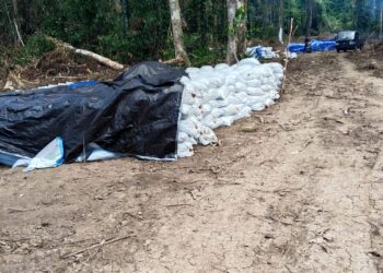 Foto Istimewa: (Hasil Pengambilan Tana Secara Ilegal di Desa Sumae Halmahera Selatan oleh PT. Harita Nickel)
